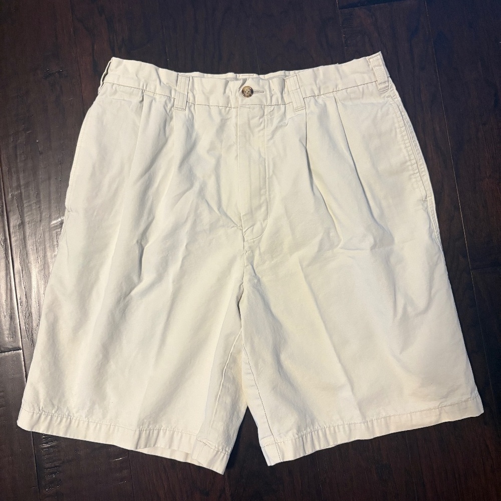 Daniel Cremieux Men's Size 34 Pleated performance Shorts Stone color 9" inseam